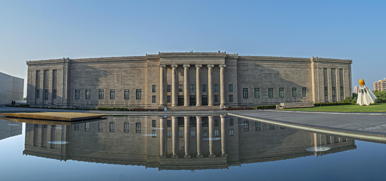 The art museum with its reflection in the water